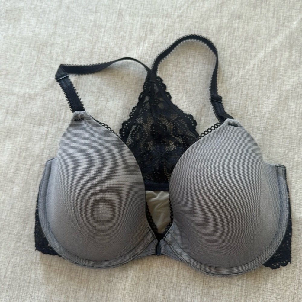 B Tempt'd by Wacoal Bra 32DD Gray Black Lace Underwire Front Closure cross back‎